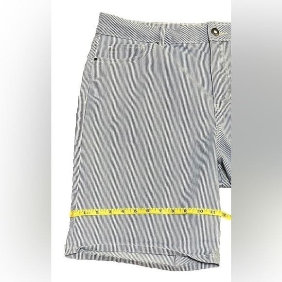 CROFT & Barrow Striped Shorts Women’s (Sz 18) - Picture 7 of 8